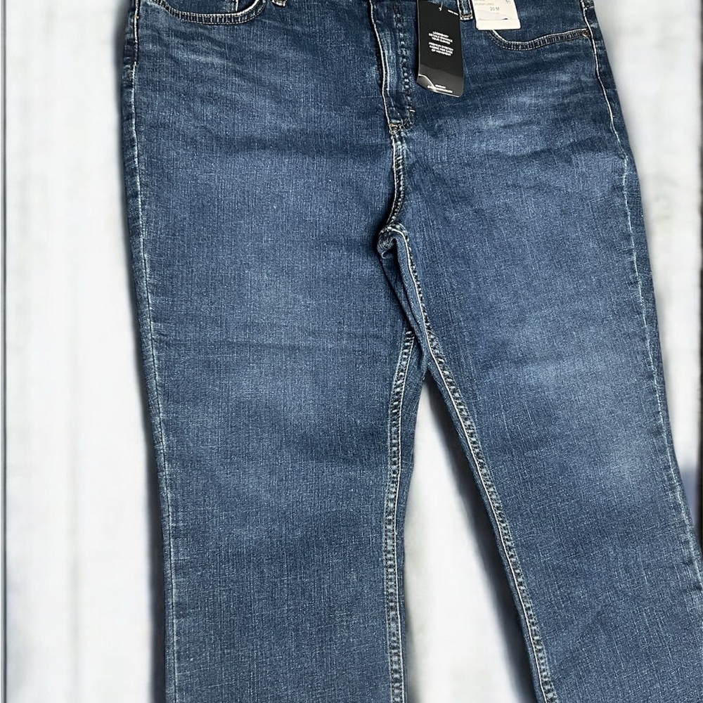 Lee fit Capri Jeans mid-rise size 20 M color blue